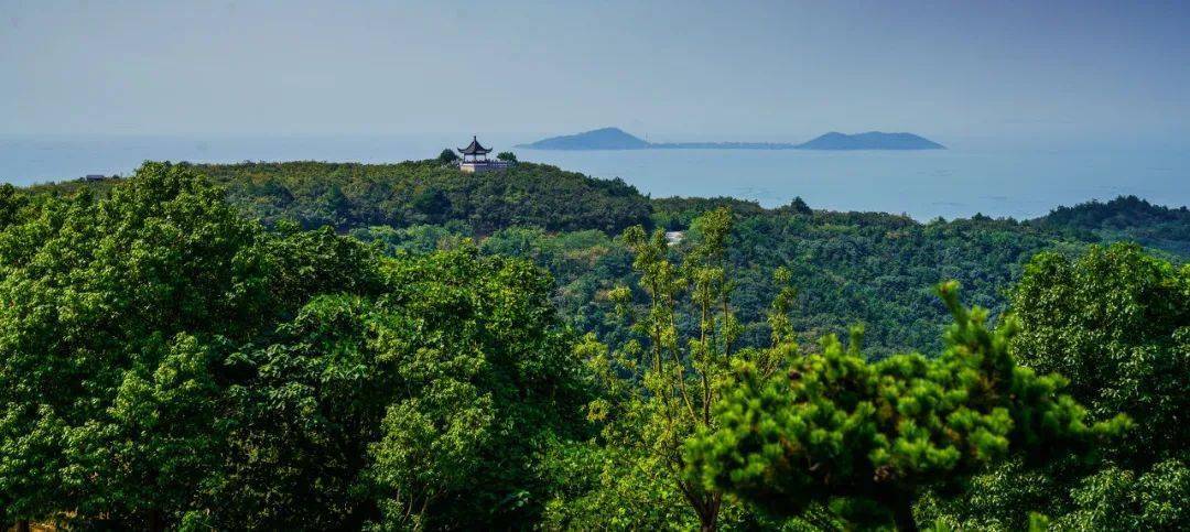 2 玩在太湖 渔洋山位于苏州太湖国家旅游度假区的中心区域,三面临湖