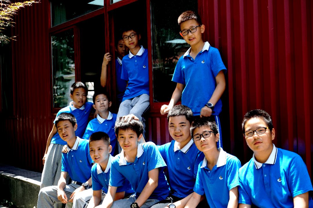 一位老师与一群学生的"战争与和平"