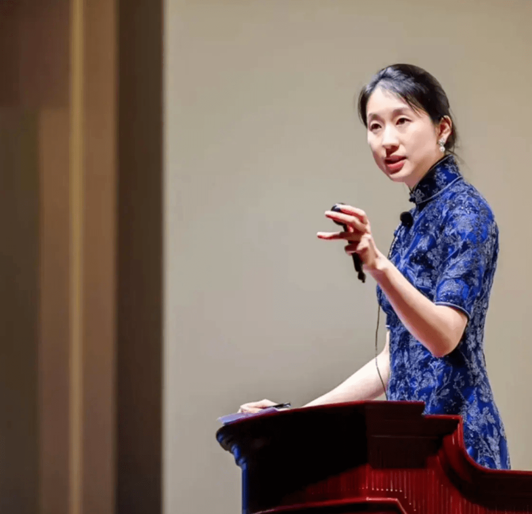 3.48亿落槌，香港女拍卖师意外走红！网友：一抬手就是金钱的味道啊_搜狐网