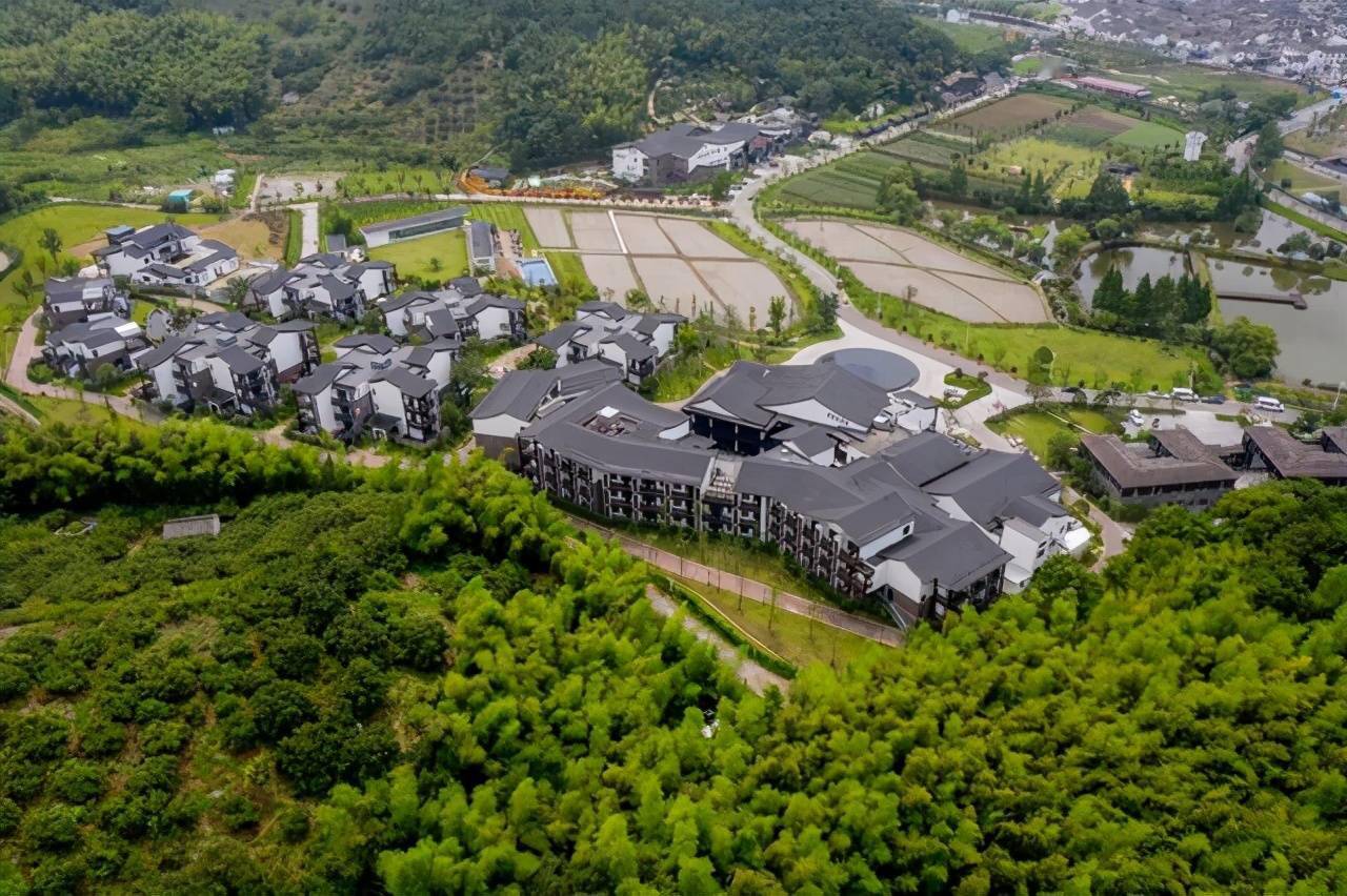 东钱湖有一个这么漂亮的酒店,依山傍水,宁波人一定要知道