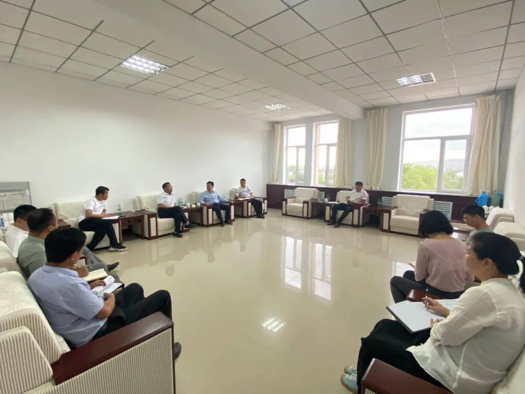 关注旗委常委旗政府副旗长隽永伟到巴彦塔拉苏木调研并走访慰问老党员