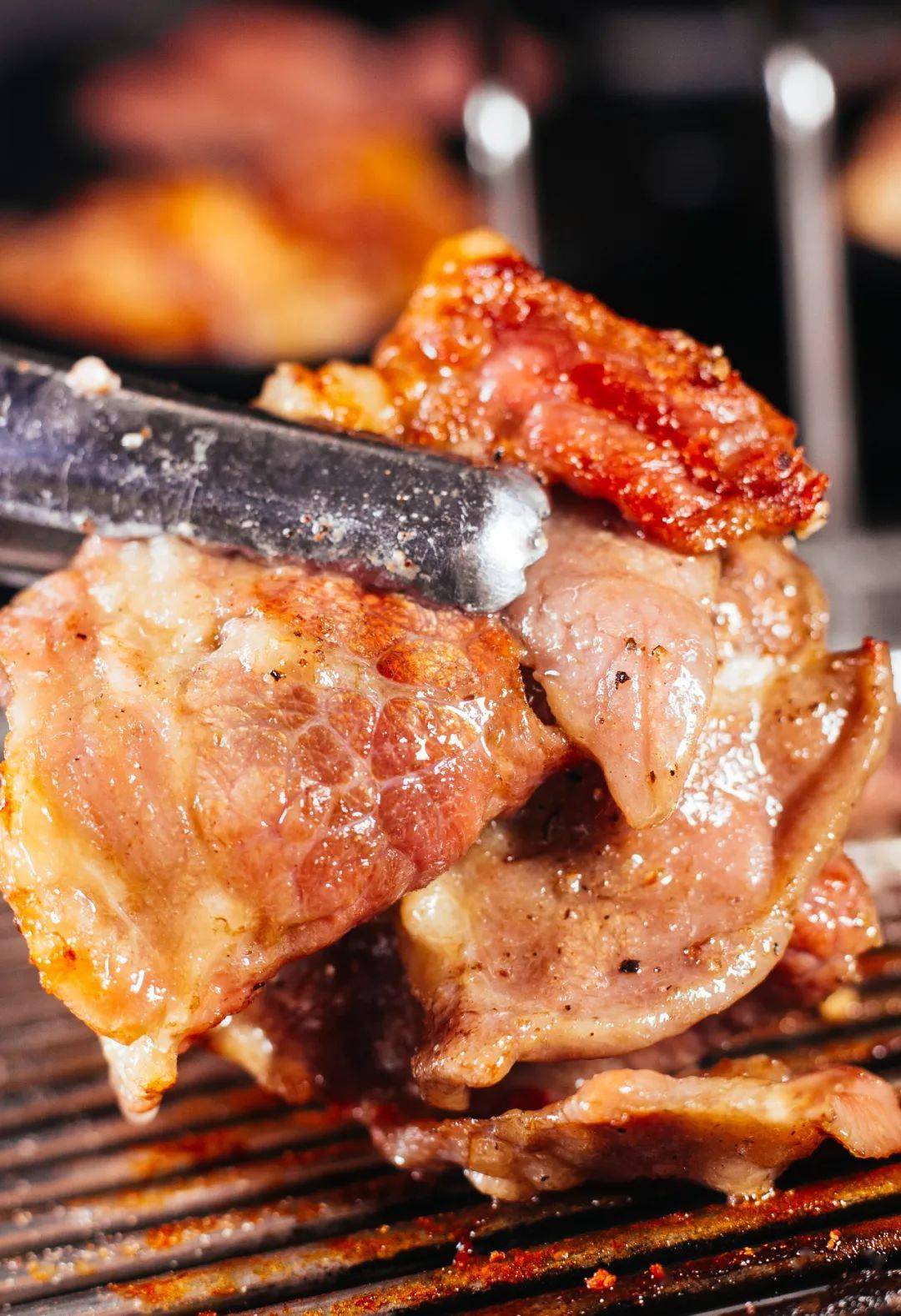 上脑经过高温炭烤后入嘴