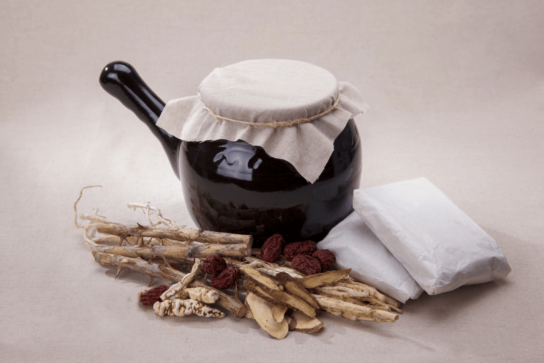 01小青龙汤 :主治风寒感冒,咳嗽气喘出处:《伤寒论》组成:麻黄9克