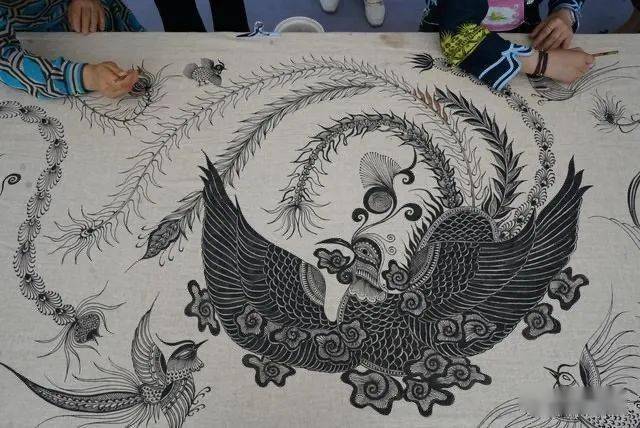 惊艳!贵州绣娘作百米苗族蜡染"千鸟图"为党庆生,被国博永久收藏