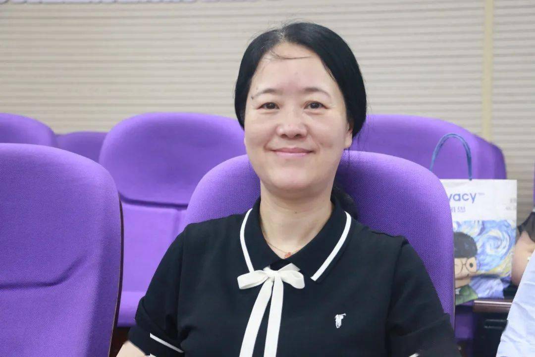 定海小学教育集团海滨校区的沈莹老师以及柳行中心小学的马文妍老师