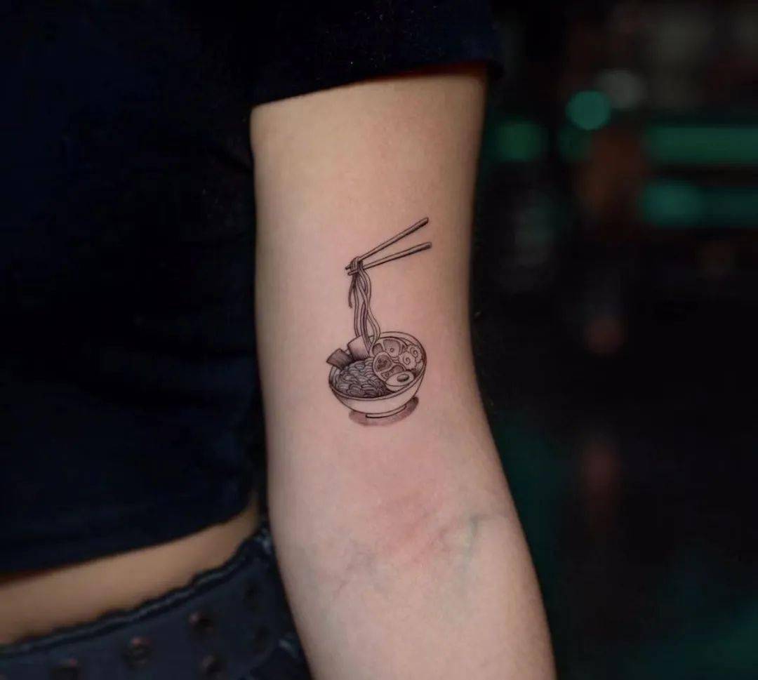 今天是美味的面条纹身