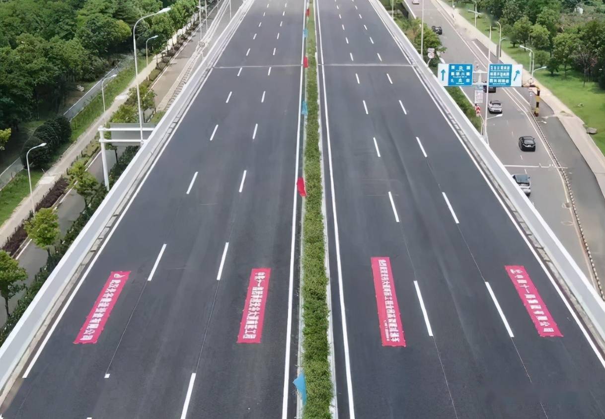 民族大道同关山大道一样,是光谷西部核心区域的一条重要道路.