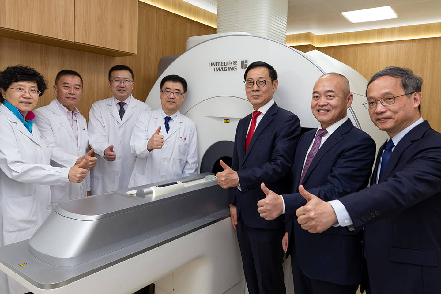 设备|国产“磁共振设备”进驻上海中山医院，院长成首个临床志愿者
