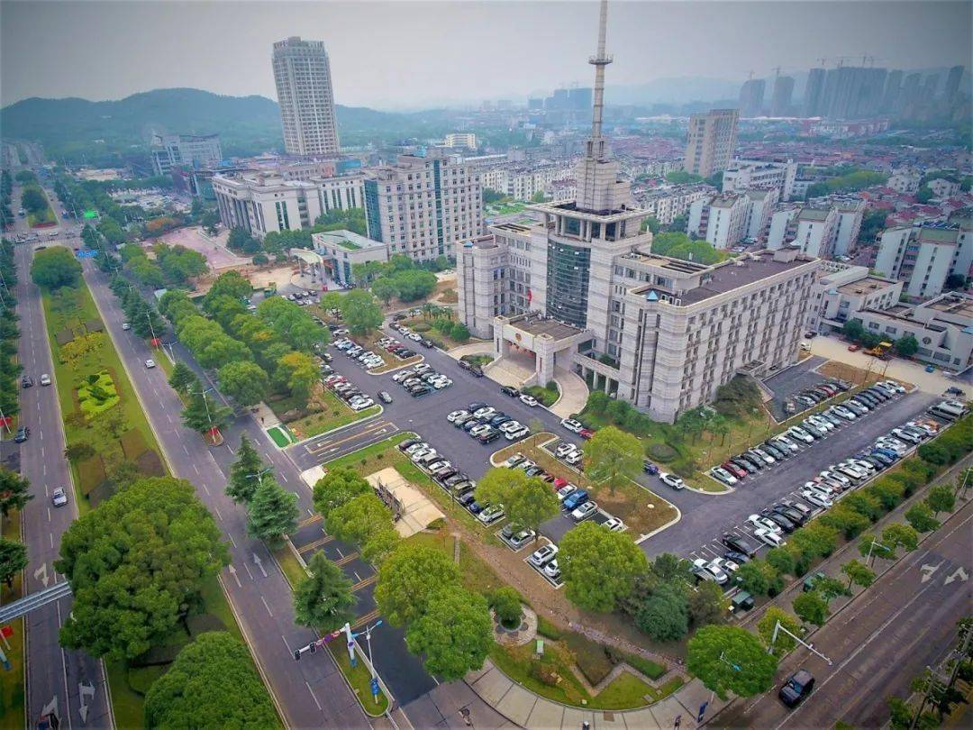 市民史先生的体会,我们以前最喜欢去的地方就是人民广场,每天吃完饭去