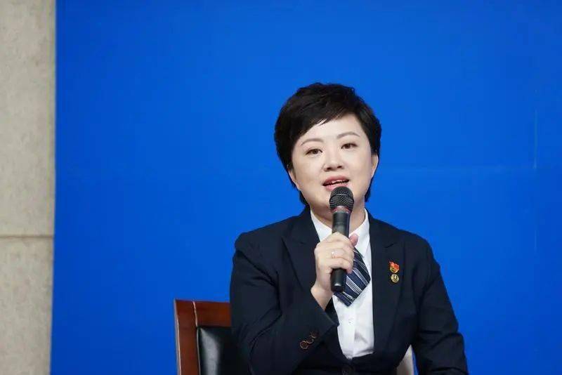 6月3日,一段由市民拍摄的题为"广州大批青年志愿者增援荔湾"的视频冲