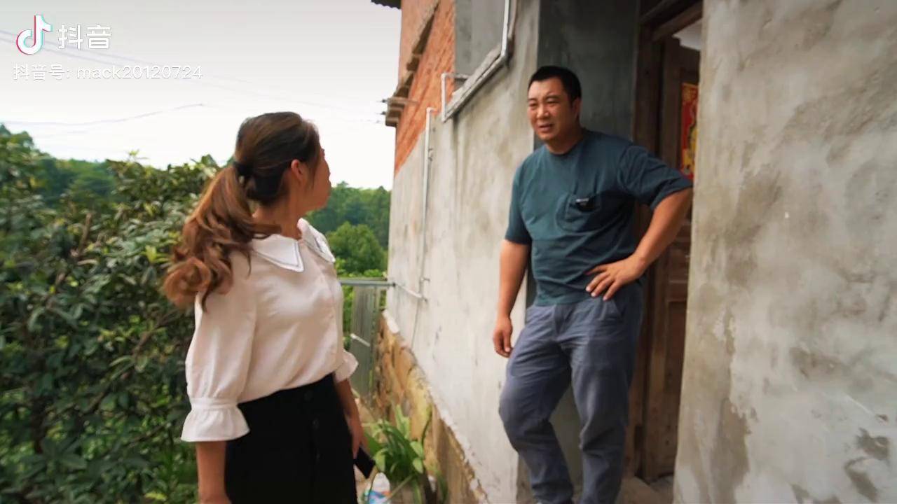 桃子姐过生包立春和兄弟姊妹坐一桌好菜送惊喜满满的都是爱抖音美食