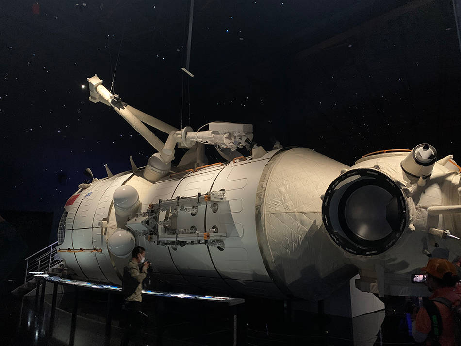 星空|看奇珍陨石、在月球漫步……上海天文馆还留了重量级“彩蛋”