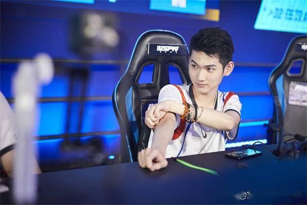 情久lgd黄金对决晨铭焦灼时刻展现关键先生风采