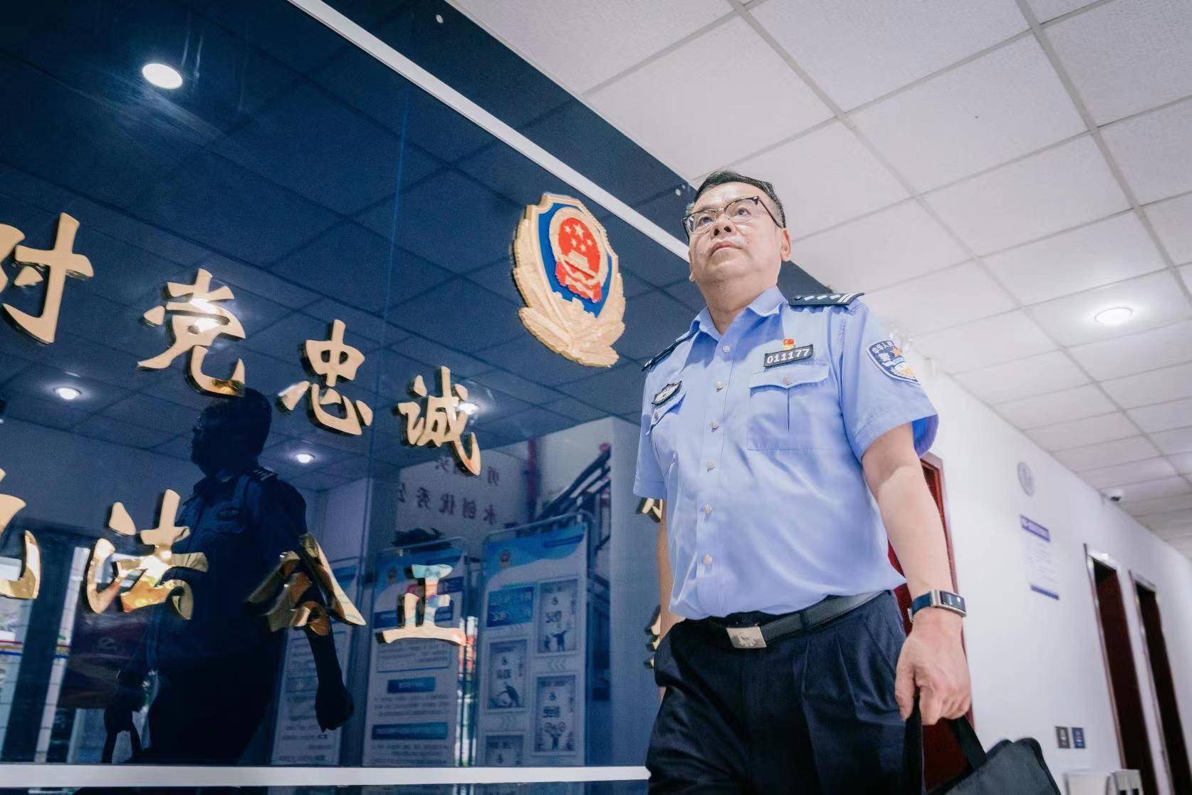 他参与设计浦东数百条道路,最特别的居然是这条路_郭恒明