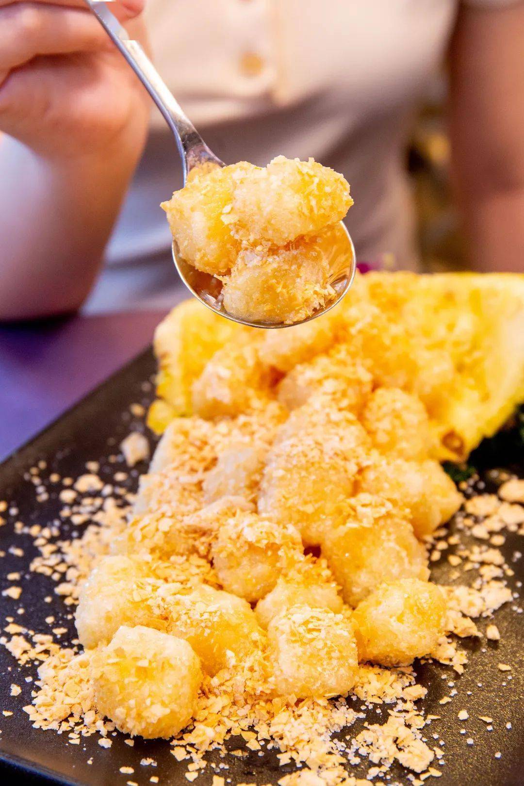 还没端上来就已经闻到了菠萝的香气口感居然莫名地好麦香与菠萝的偶遇