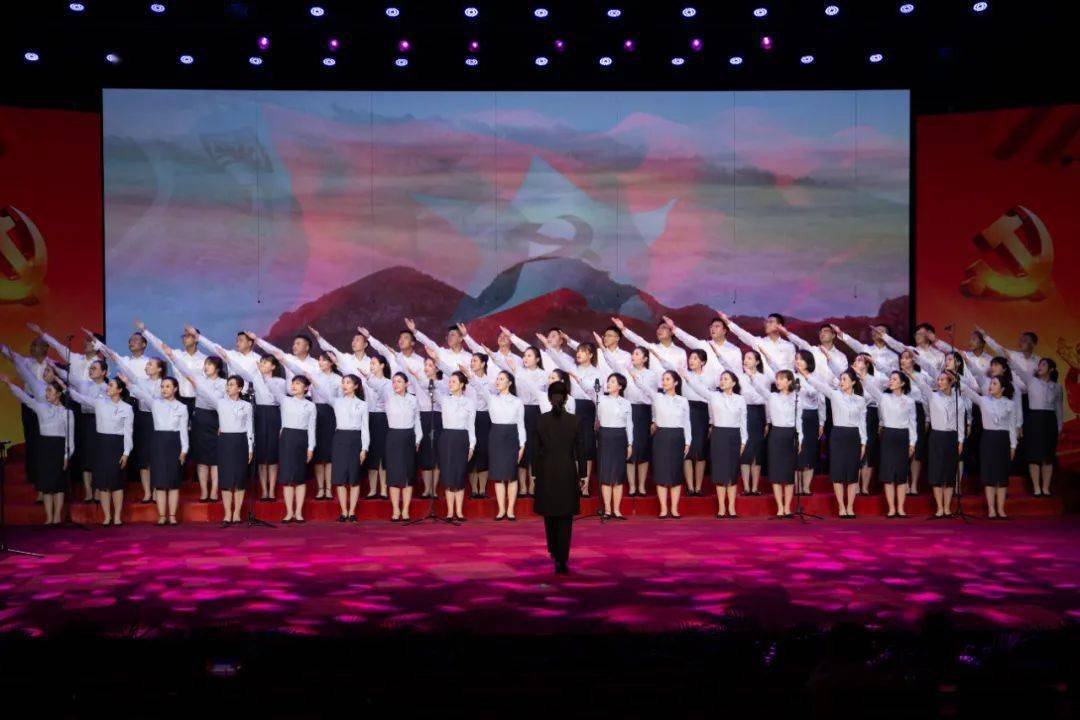 内蒙古自治区广播电视局合唱团十送红军映山红