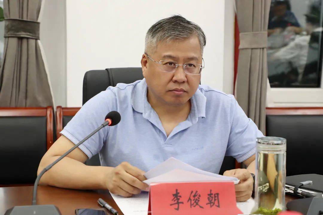 区委书记李俊朝主持召开重点事项调度会