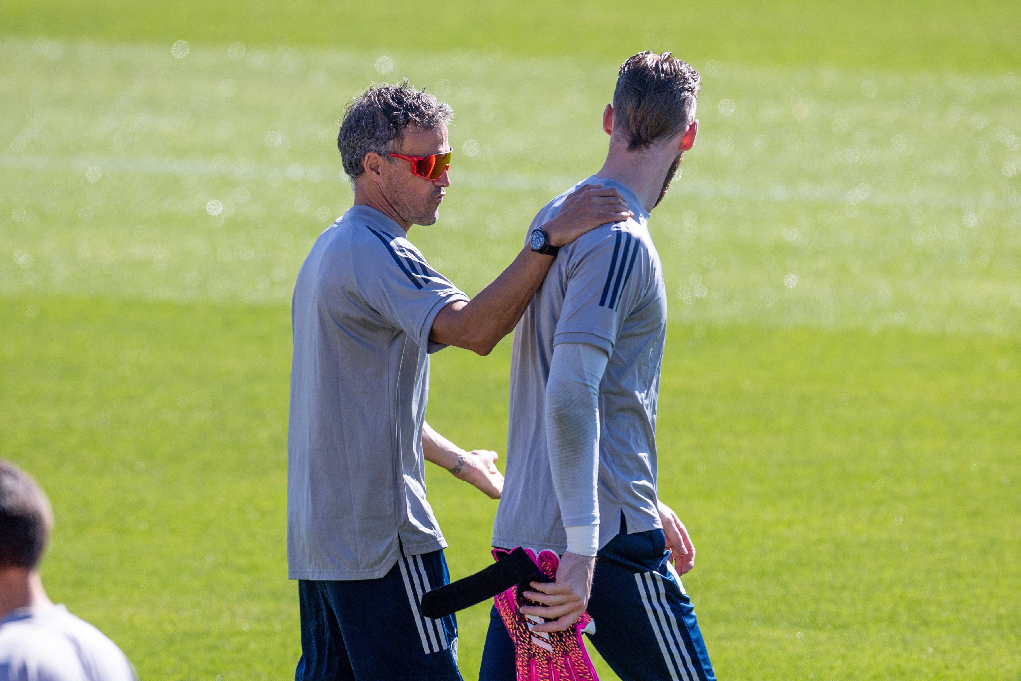 恩里克|足球——欧锦赛：西班牙队备战半决赛