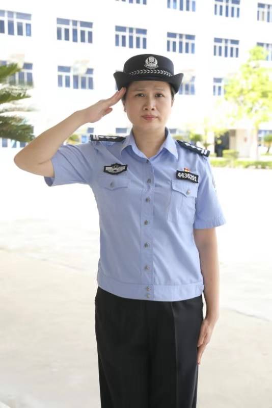 其中一位是来自深圳市司法局第二强制隔离戒毒所的余秀齐,扎根戒毒