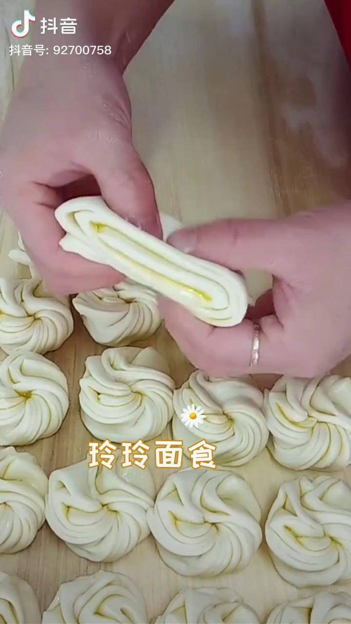 花卷面食分享美食教程花卷的做法花卷的手法玲玲面食