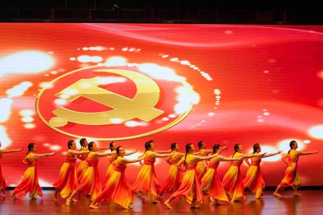 金泽镇舞蹈 《初心向党》朱家角镇小组唱 《游击队之歌》区精神卫生