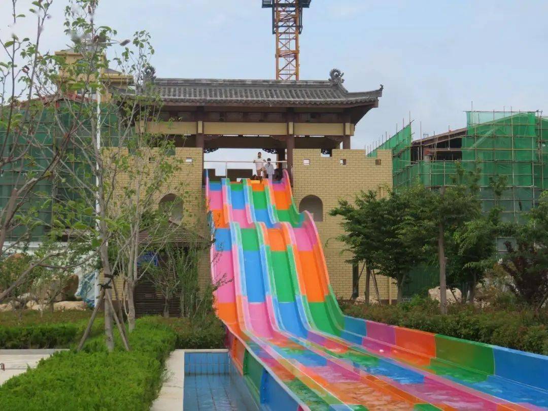 超人氣網紅泡泡浴崑龍溫泉空降水樂園,夏季狂暑季,萌獸出籠,是時候帶