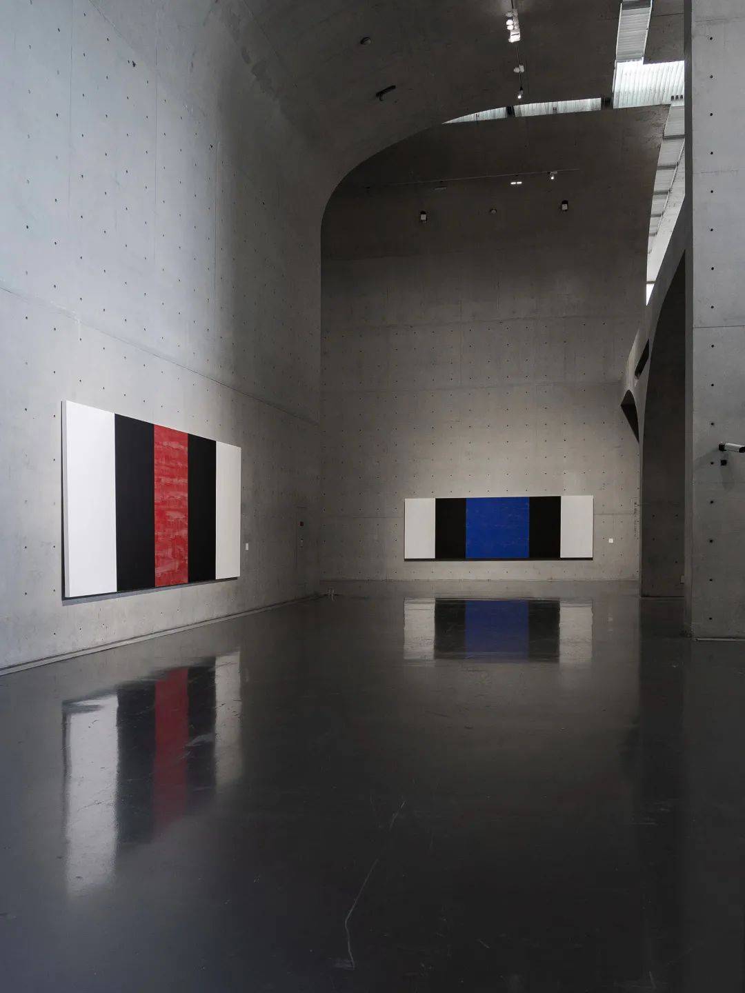 无题|玛丽·阔思亚洲首场美术馆个展开幕，艺术家以光作画