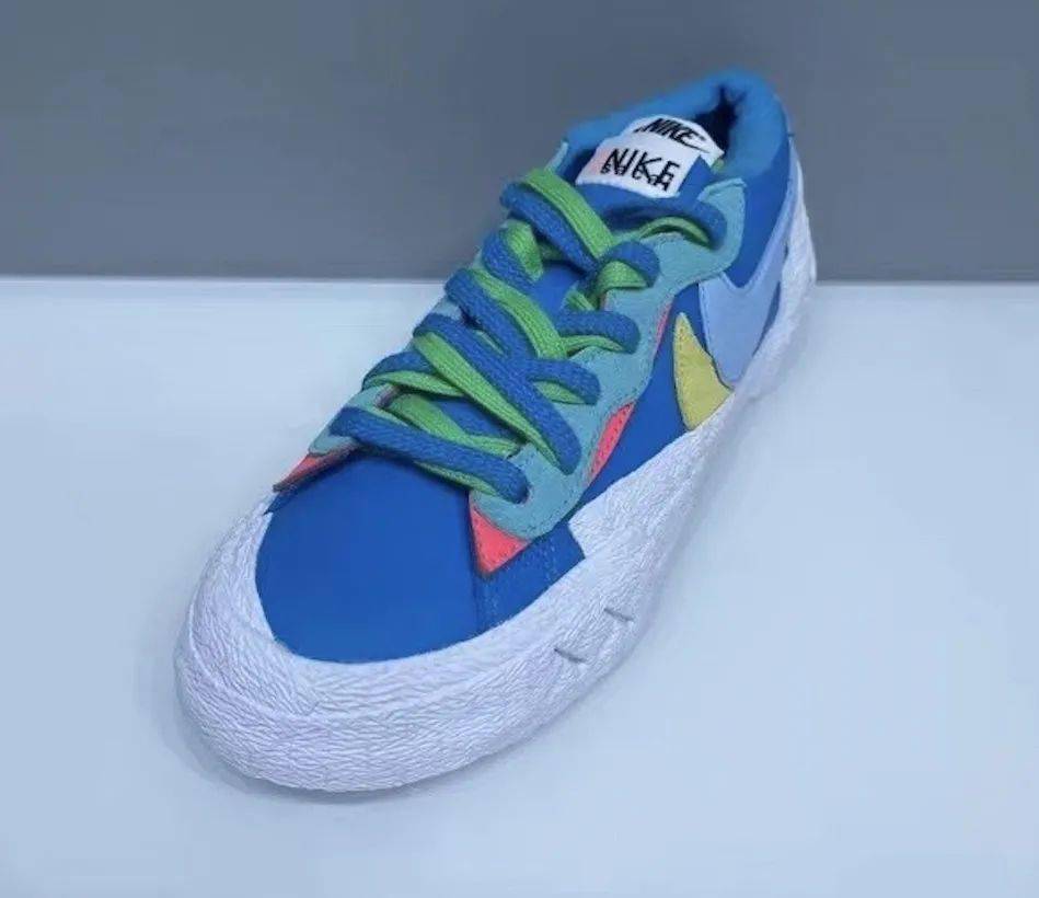 双为|KAWS x sacai x Nike 最新实物释出！发售日期临近！