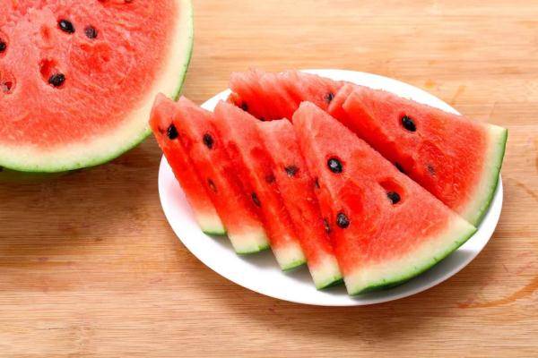 睡觉时间|小暑至盛夏始，这些食物清凉消暑