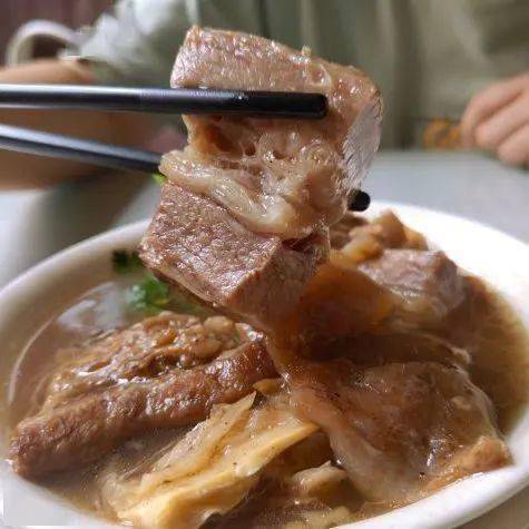 哈尔滨人追了18年的馆子,竟然只靠一碗肉?