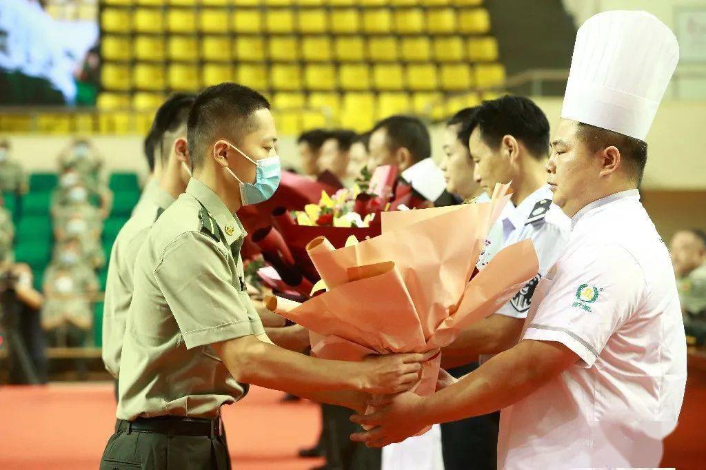 震撼现场,国防科大隆重举行2021届本科学员毕业典礼_傅爱国