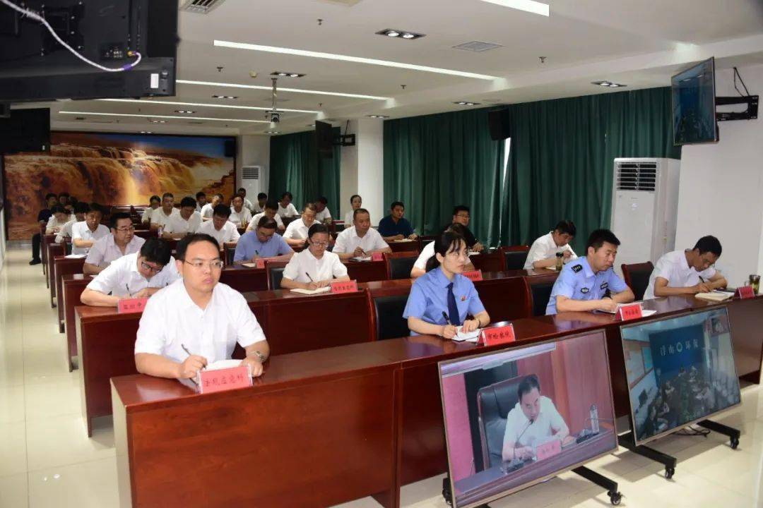 崔仲亮副局长分别就严厉打击危险废物环境违法犯罪和重点排污单位自动