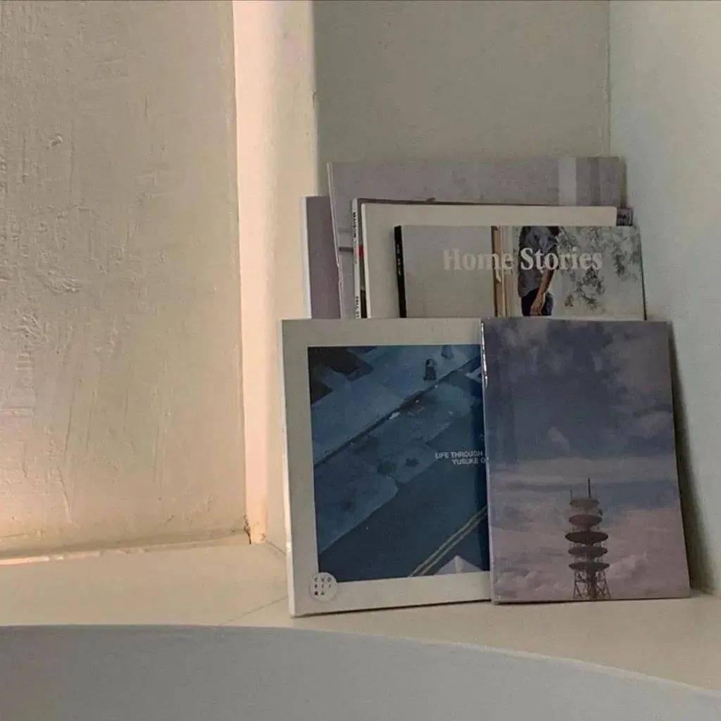 背景图|背景图 | 夜里有灯，你看这个世界并不坏