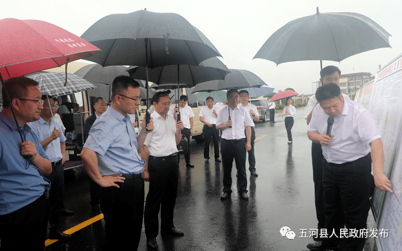 在明光市委书记王珏,市长张传宗等领导的陪同下,我县考察团一行先后