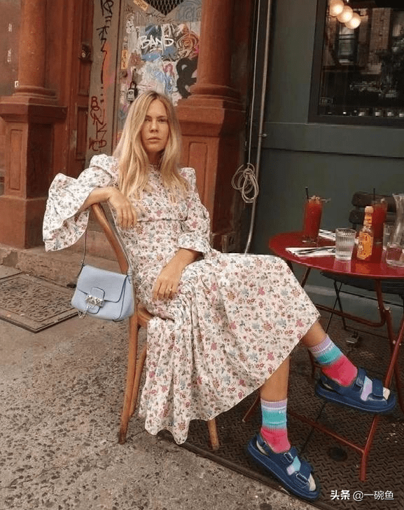 翻车|凉鞋翻车大赏？收下这份夏日鞋子穿搭指南，秒get女星同款大长腿