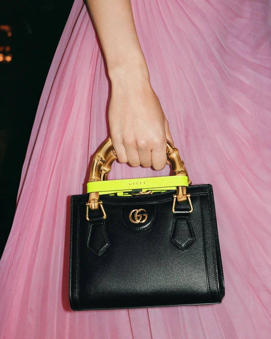 gucci今年份的it bag上市啦戴安娜最爱的竹节包全面回归