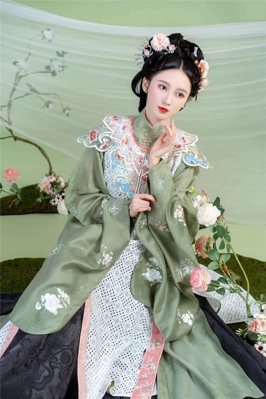 成都|国潮人·新时裳 | 走近“钟灵记”:数百万粉丝的成都本土品牌 推崇古典空灵之美