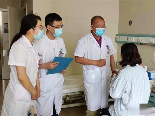 前往当地|女子半夜口渴，拿起“矿泉水”就喝，竟是管道疏通剂！