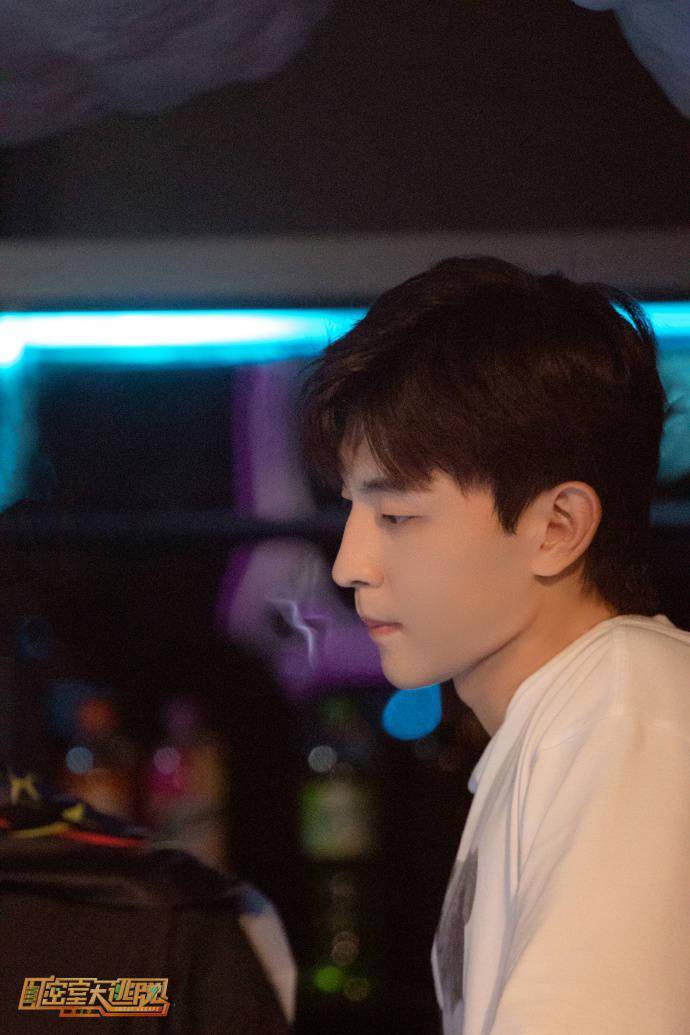 App|邓伦《密室大逃脱》正片上线 和他一起揭开陶仔的秘密！