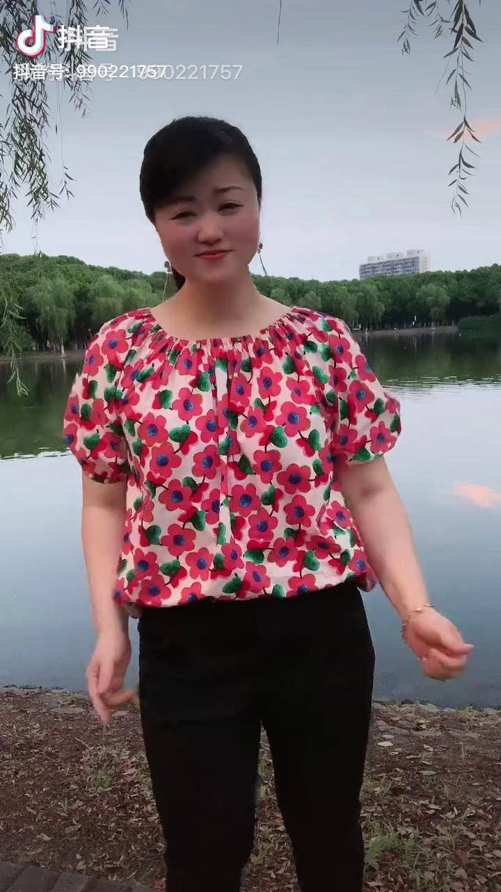 这样子的70后有人欣赏吗快乐与年龄无关70后微胖