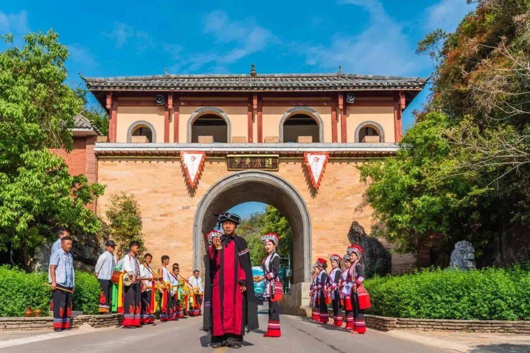 云南省弥勒市旅游景点图片