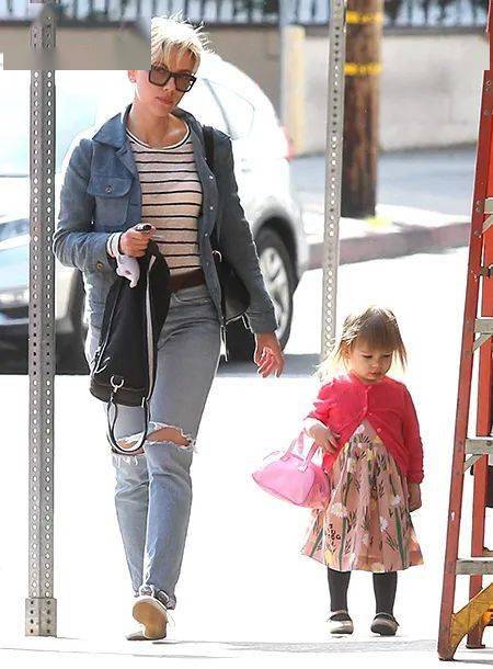 "寡姐"斯嘉丽要生二胎了!