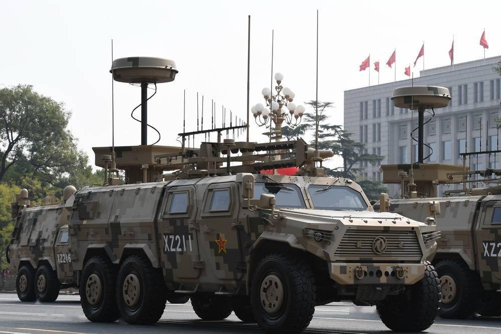 第75集团军列装猛士版车载榴弹炮侦察车引导打击敌火炮阵地画面曝光