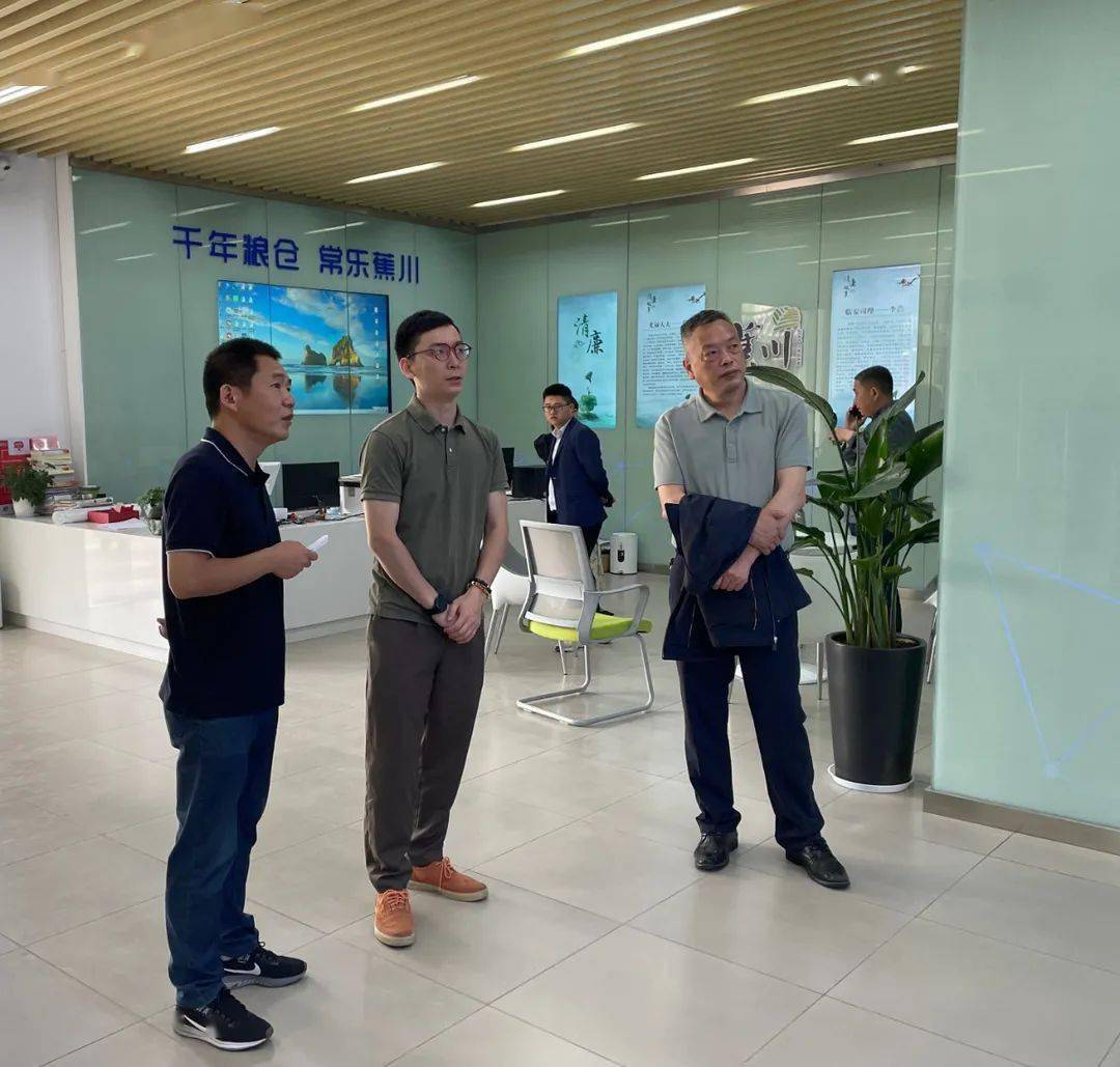 中国美院副教授周东红,旅法艺术家刘伟福,联众集团董事长余学兵等乡村