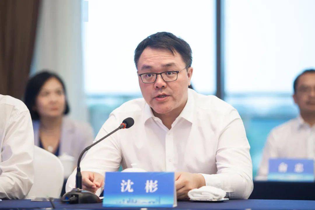 西石,沙钢集团党委书记,董事局常务执行董事,有限公司董事长沈彬致辞