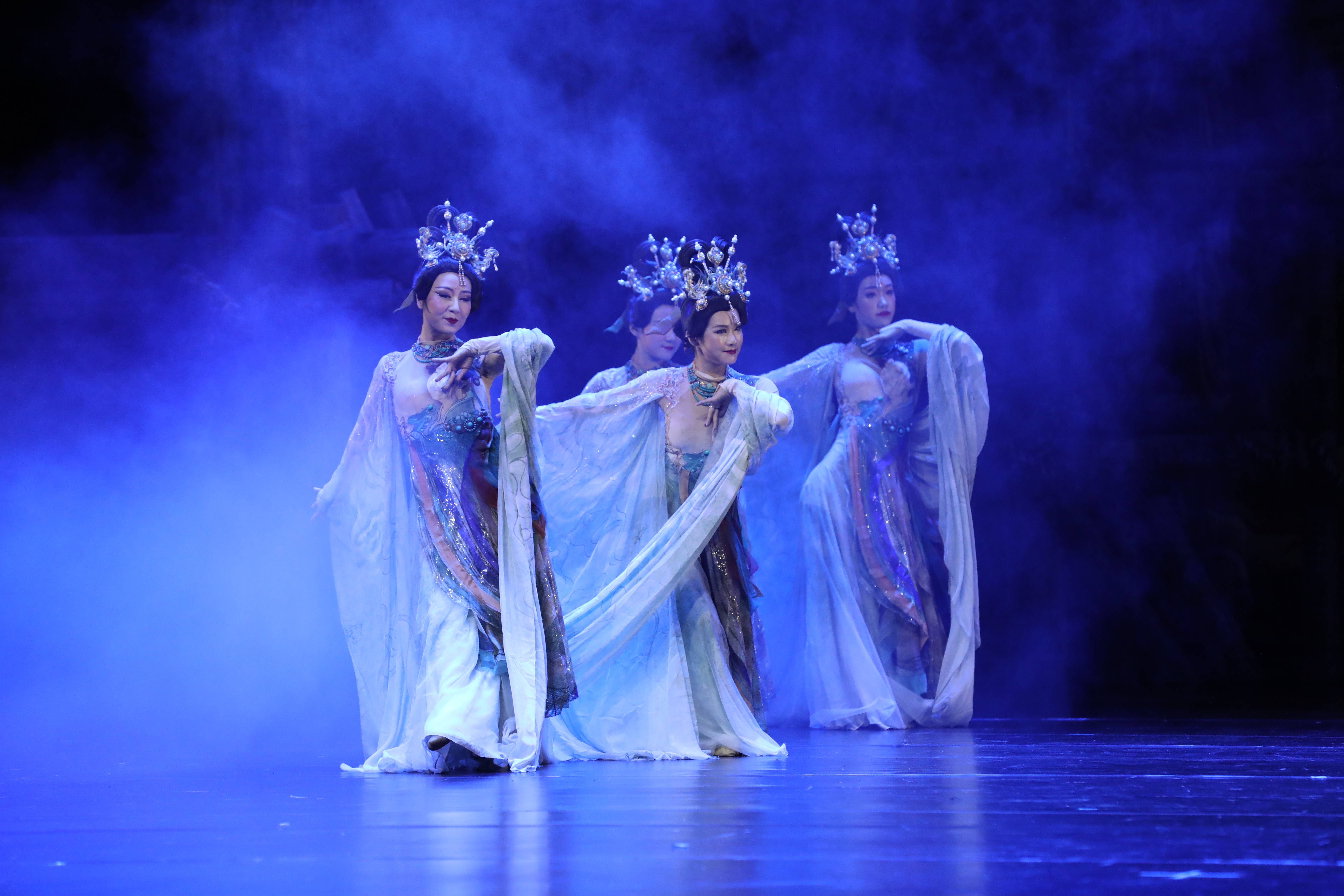 传统工艺精品展和极具乡土气息的特色产品展也在山西大剧院集中展示