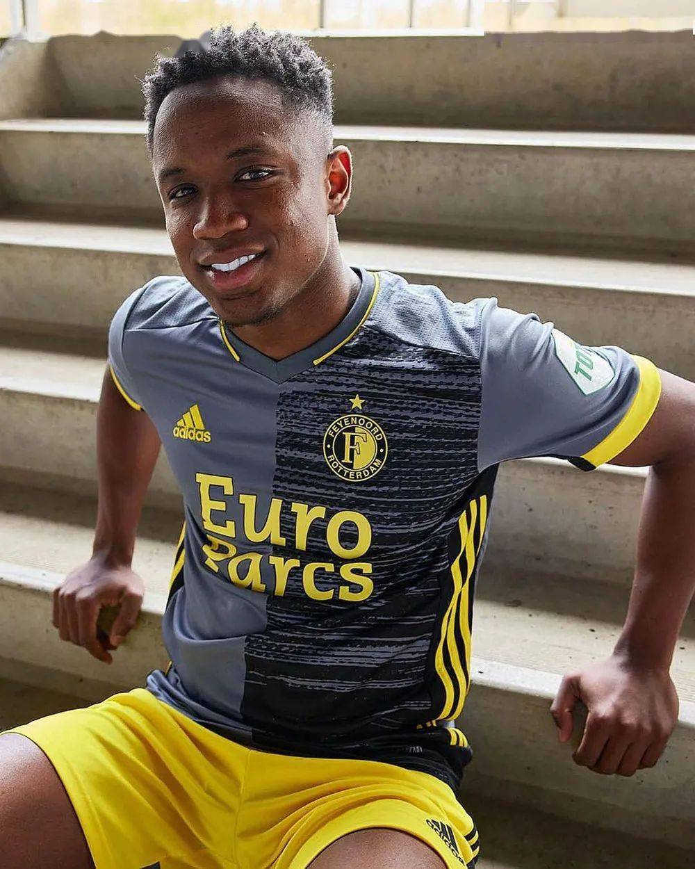 费耶诺德发布202122赛季客场球衣