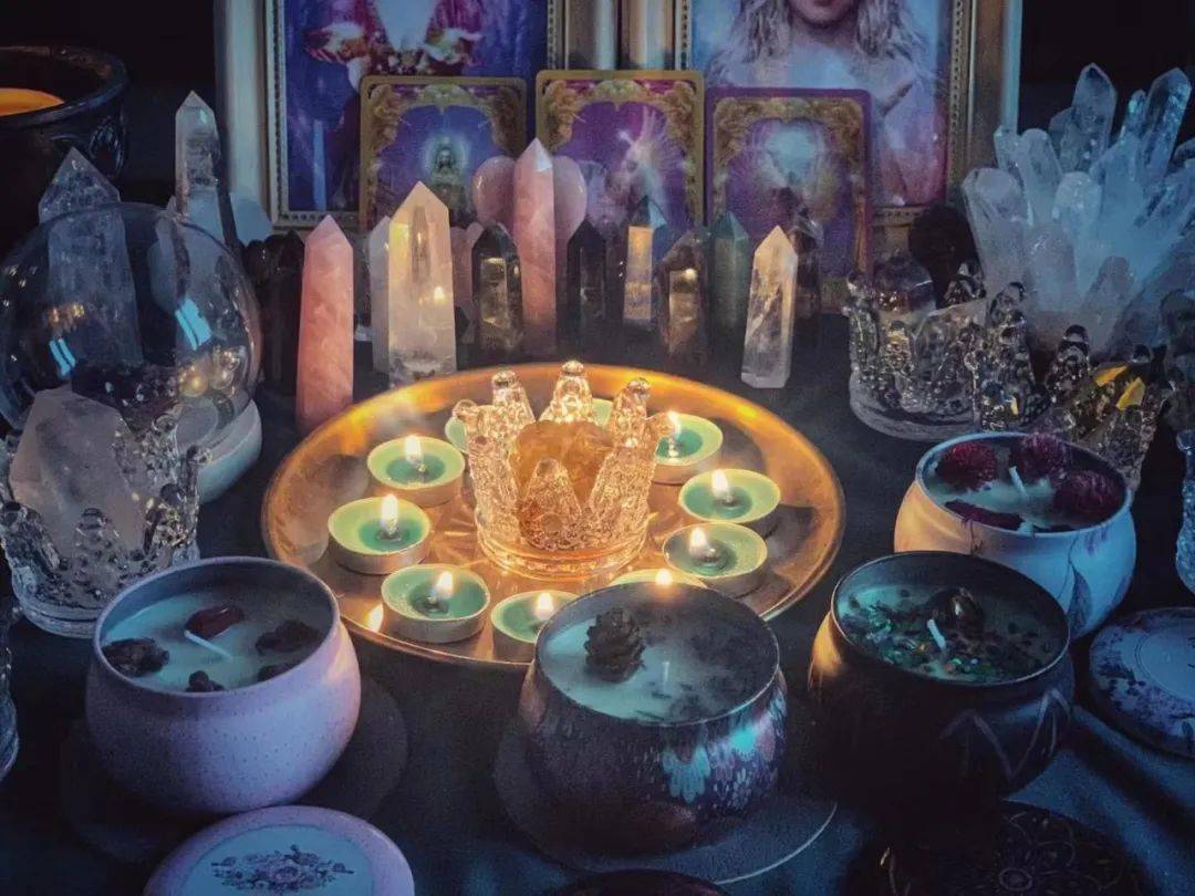 之中点燃蜡烛是可以集中能量磁场的一种魔法仪式借由蜡烛燃烧的过程