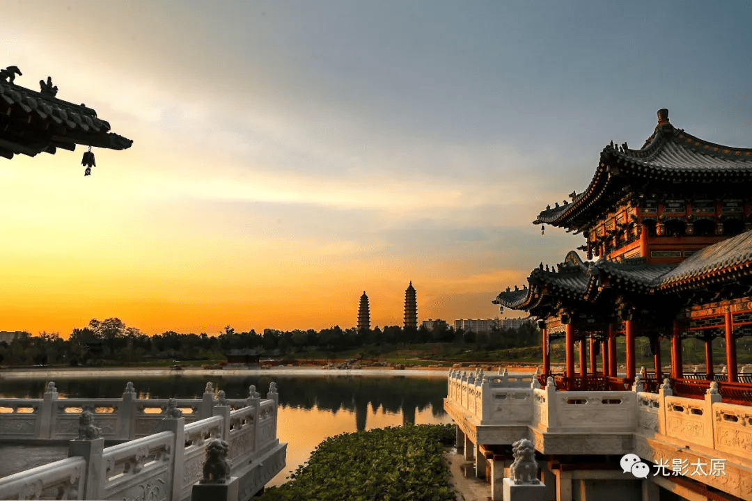 这是我的家园,这是我的城;这是双塔公园,这是我难以忘怀的根.