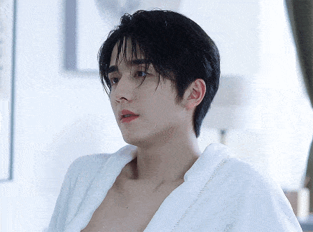 张新成晒出高难度卷腹动作,八块腹肌太诱人